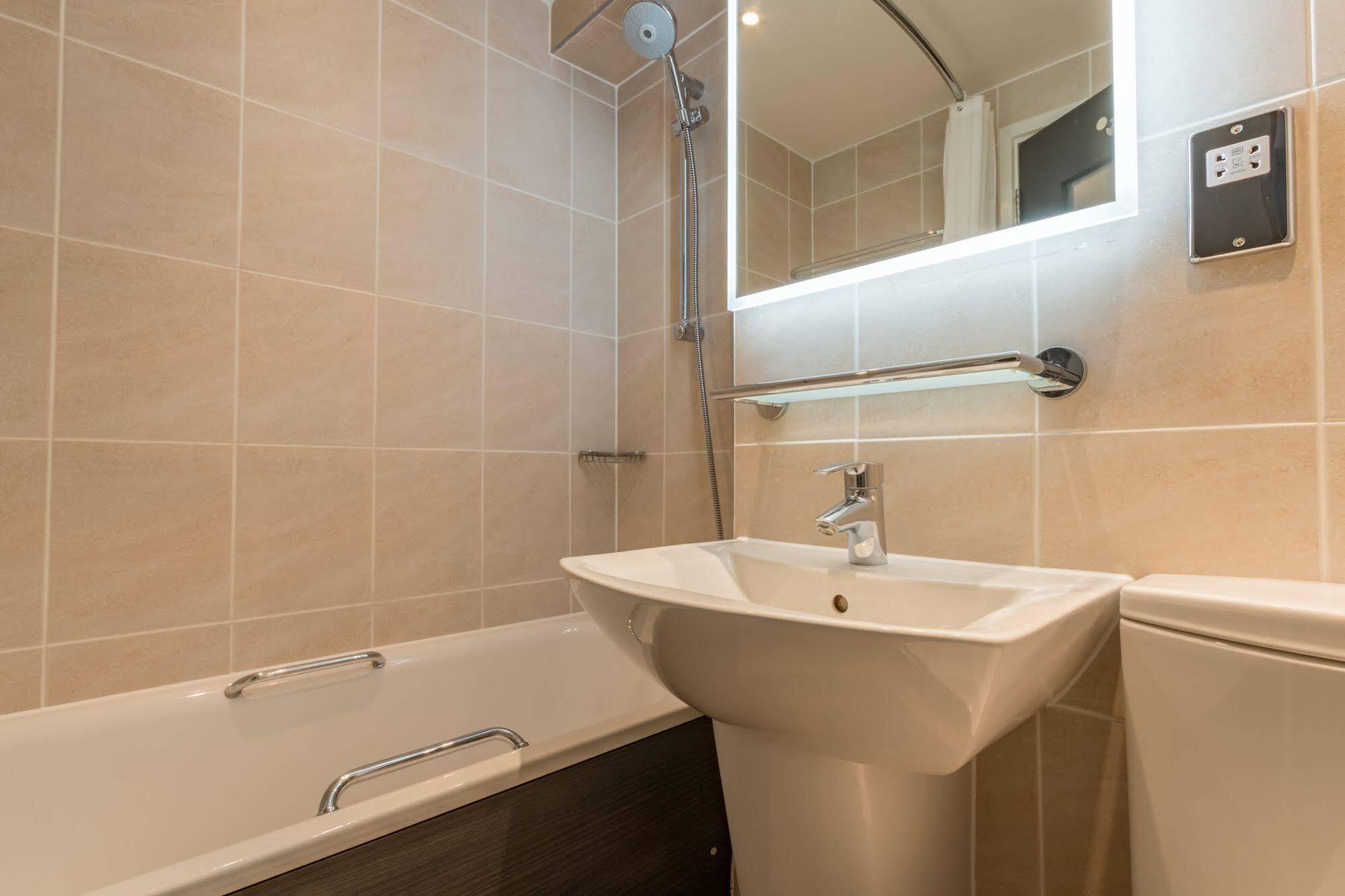 Thistle Express 3*